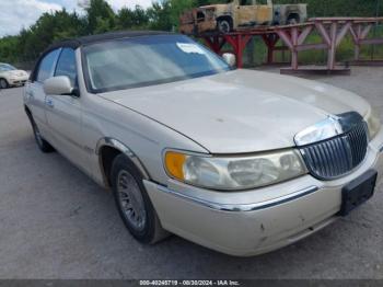  Salvage Lincoln Towncar