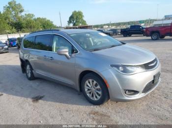  Salvage Chrysler Pacifica