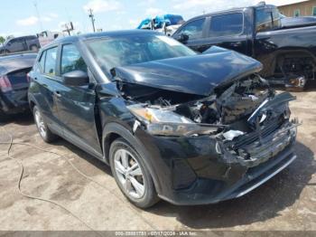  Salvage Nissan Kicks