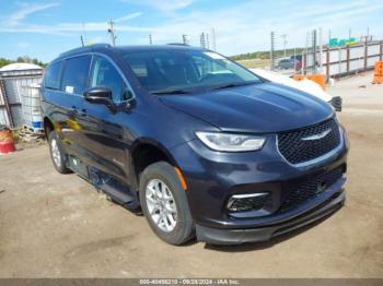  Salvage Chrysler Pacifica