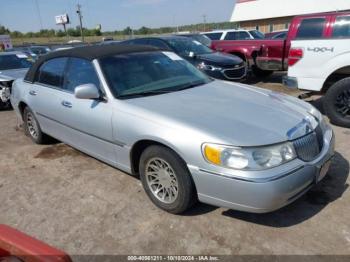  Salvage Lincoln Towncar