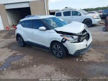  Salvage Nissan Kicks