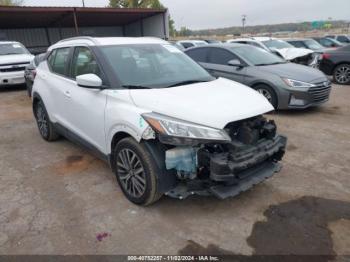  Salvage Nissan Kicks