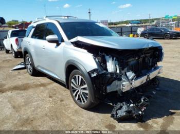  Salvage Nissan Pathfinder