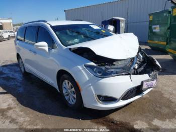  Salvage Chrysler Pacifica