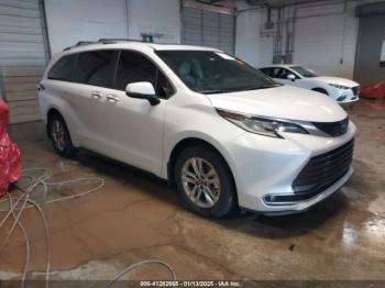  Salvage Toyota Sienna