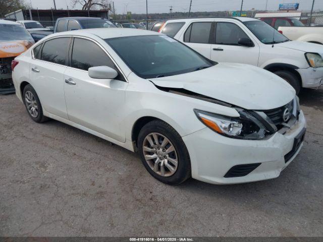 Salvage Nissan Altima