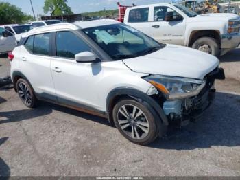  Salvage Nissan Kicks