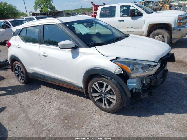  Salvage Nissan Kicks