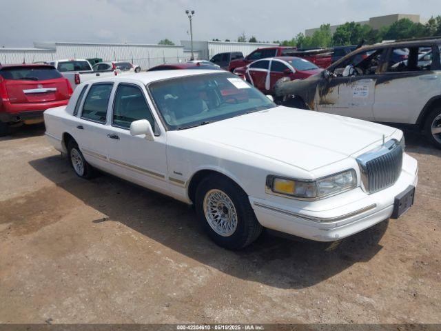  Salvage Lincoln Towncar