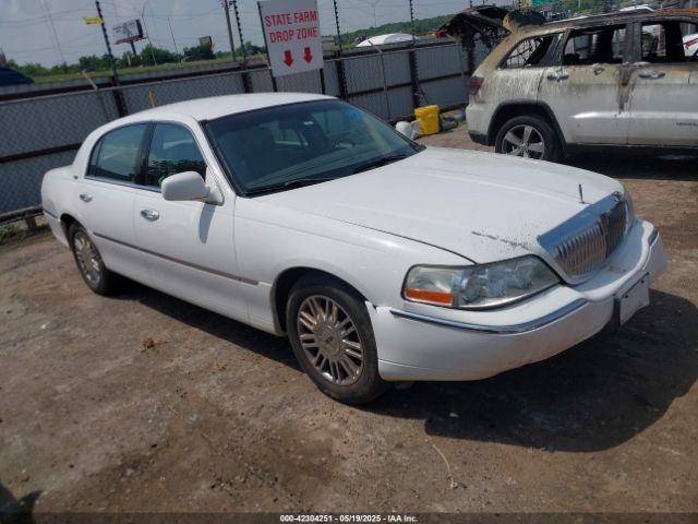  Salvage Lincoln Towncar