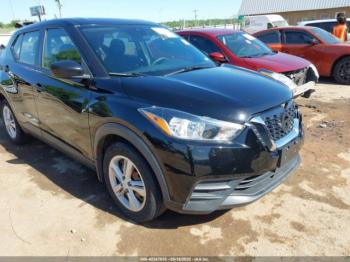  Salvage Nissan Kicks