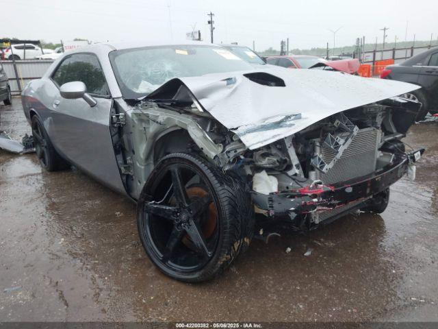  Salvage Dodge Challenger