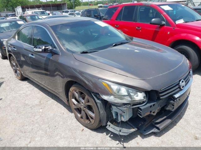  Salvage Nissan Maxima