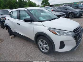  Salvage Nissan Kicks