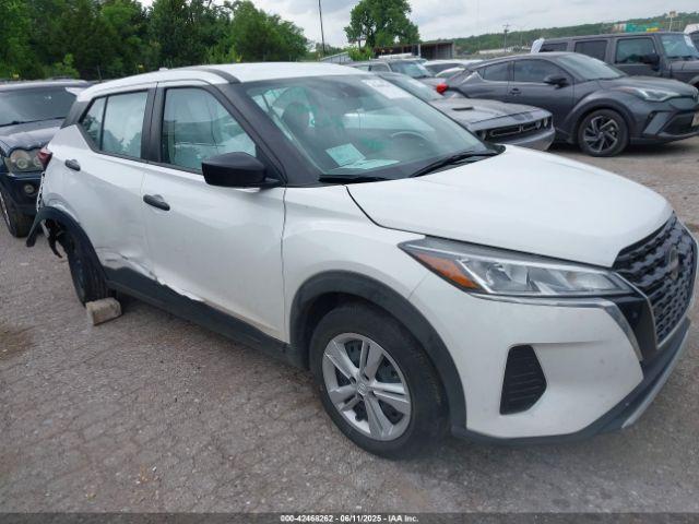 Salvage Nissan Kicks