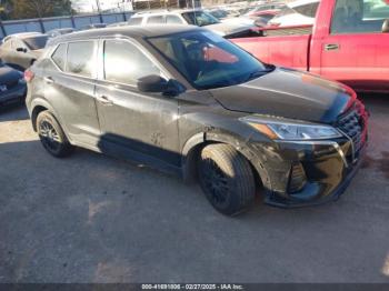  Salvage Nissan Kicks