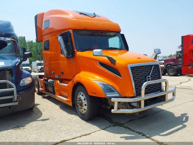  Salvage Volvo Vnl