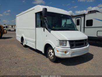  Salvage Isuzu Commercial Van