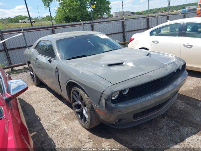  Salvage Dodge Challenger