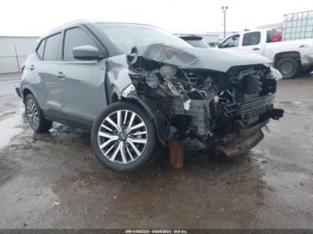  Salvage Nissan Kicks