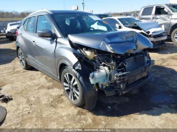  Salvage Nissan Kicks