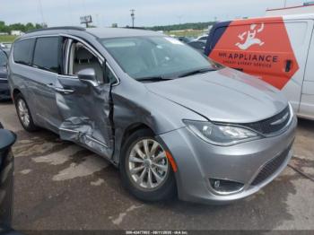  Salvage Chrysler Pacifica