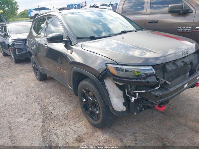  Salvage Jeep Compass