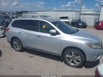  Salvage Nissan Pathfinder