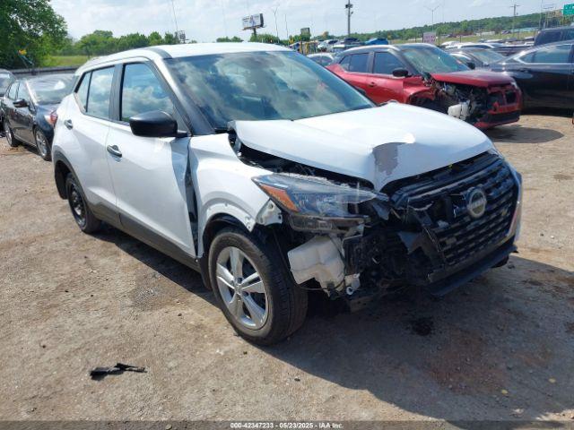 Salvage Nissan Kicks