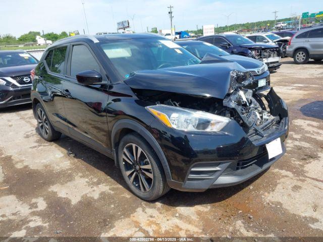 Salvage Nissan Kicks