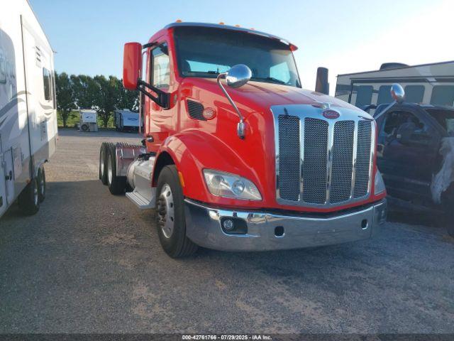  Salvage Peterbilt 579