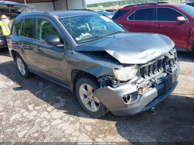  Salvage Jeep Compass