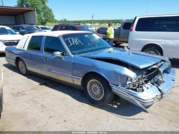  Salvage Lincoln Towncar