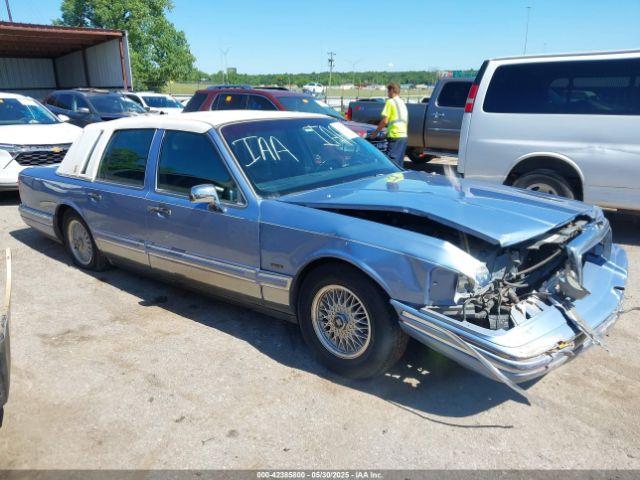  Salvage Lincoln Towncar