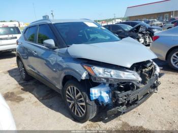  Salvage Nissan Kicks