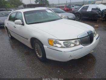  Salvage Lincoln Towncar