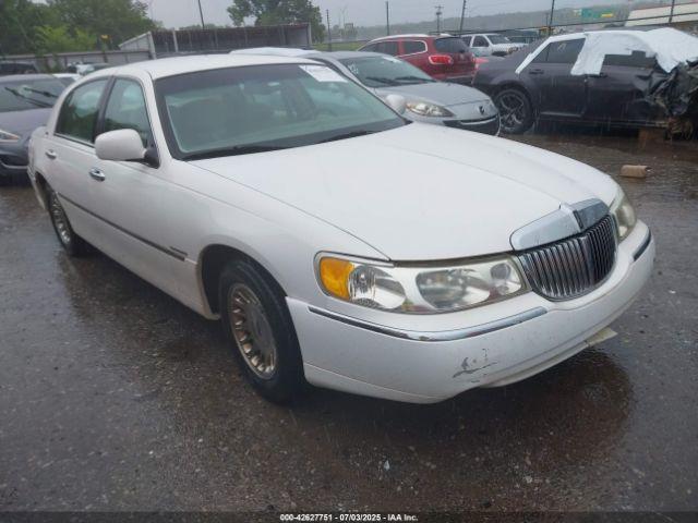  Salvage Lincoln Towncar