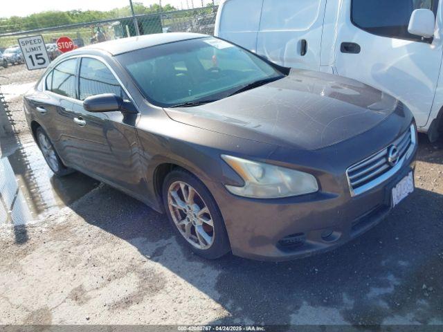 Salvage Nissan Maxima