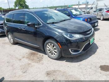  Salvage Chrysler Pacifica