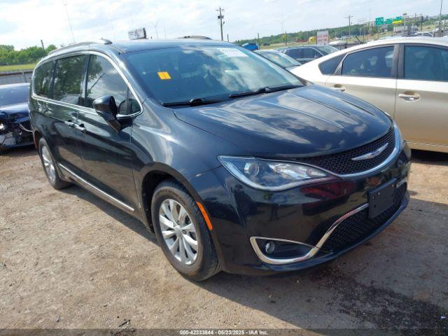  Salvage Chrysler Pacifica