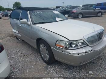  Salvage Lincoln Towncar