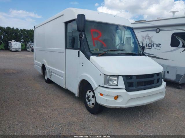  Salvage Isuzu Commercial Van