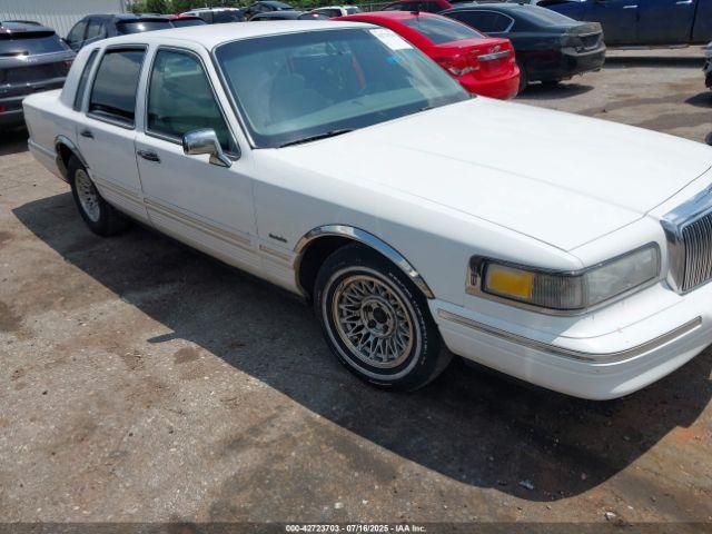  Salvage Lincoln Towncar