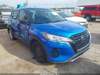  Salvage Nissan Kicks