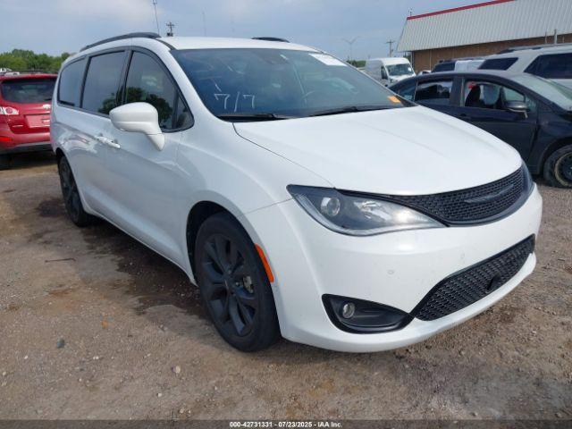  Salvage Chrysler Pacifica