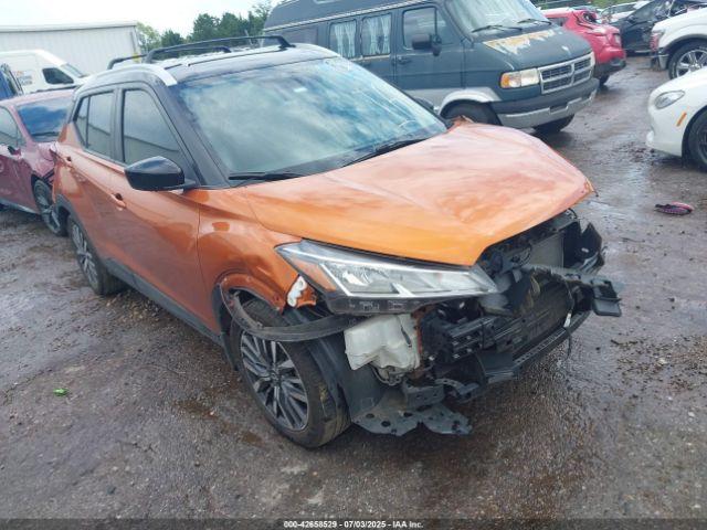  Salvage Nissan Kicks