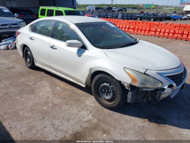  Salvage Nissan Altima