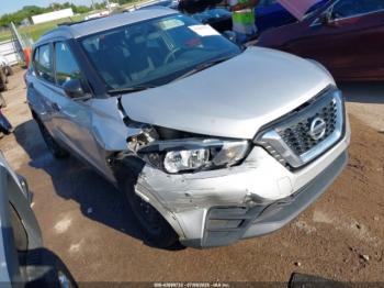  Salvage Nissan Kicks