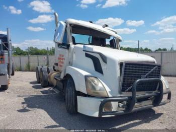  Salvage Volvo Vn